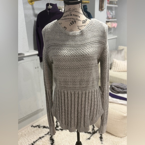Athleta Merino Wool Blend Cable Knit Sweater Size Small - Picture 3 of 11
